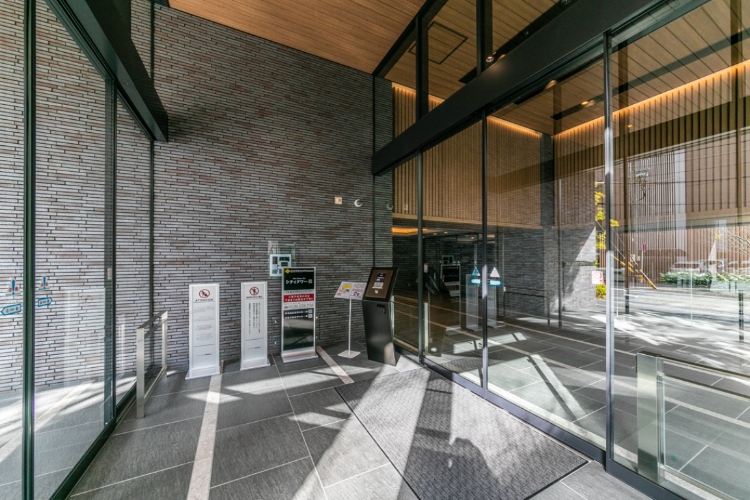 シティタワー葵のエントランス